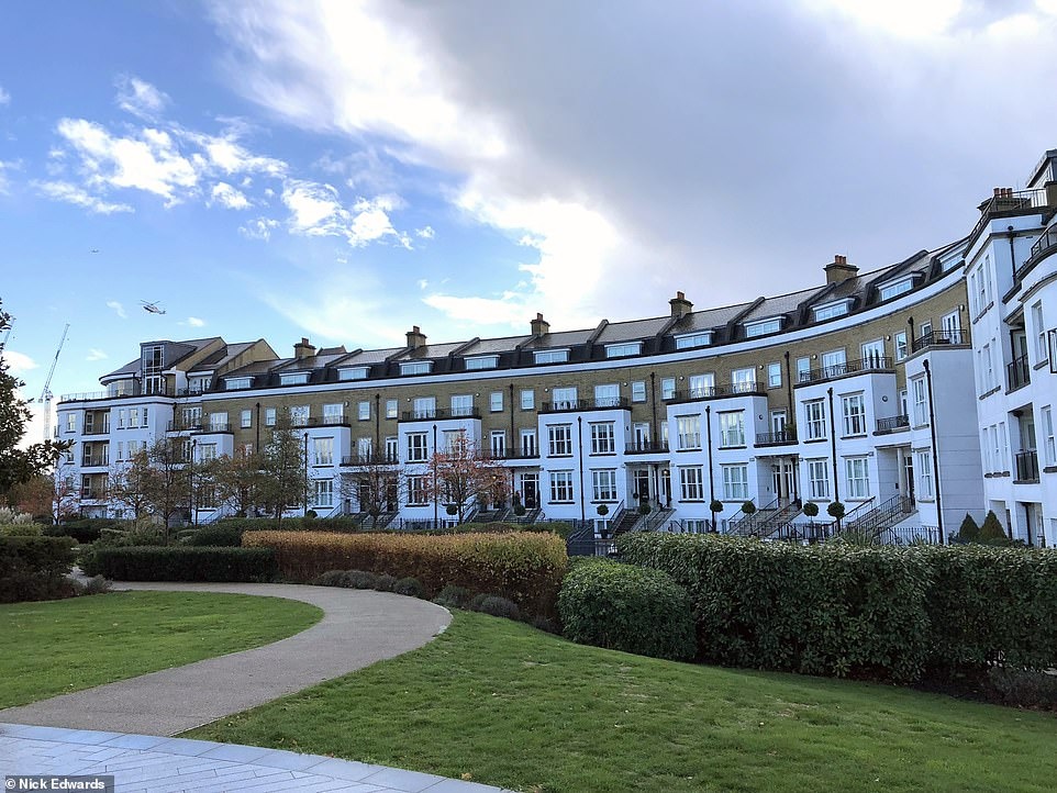 Vichai Srivaddhanaprabha anh 17