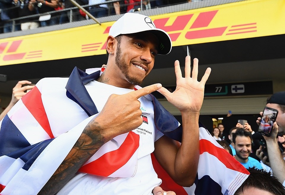 Hamilton sanh vai huyen thoai sau lan vo dich F1 thu 5 trong su nghiep hinh anh