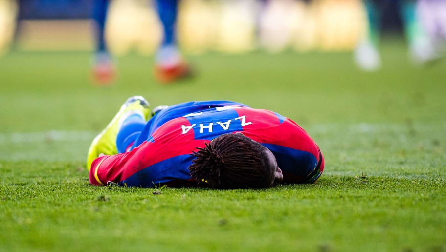 Wilfried Zaha bi doa giet va phan biet chung toc anh 2