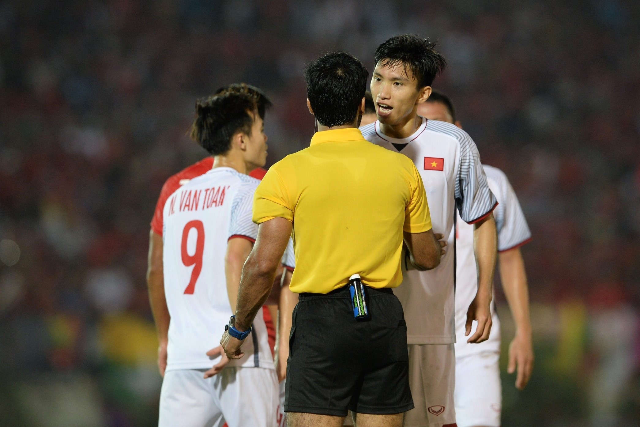 Que Ngoc Hai, Doan Van Hau co duoc xoa the vang o ban ket? hinh anh
