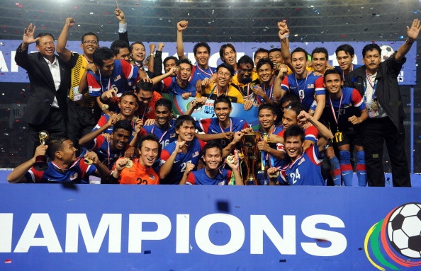 Doi hinh tung giup Malaysia vo dich AFF Cup 2010 gio o dau? hinh anh