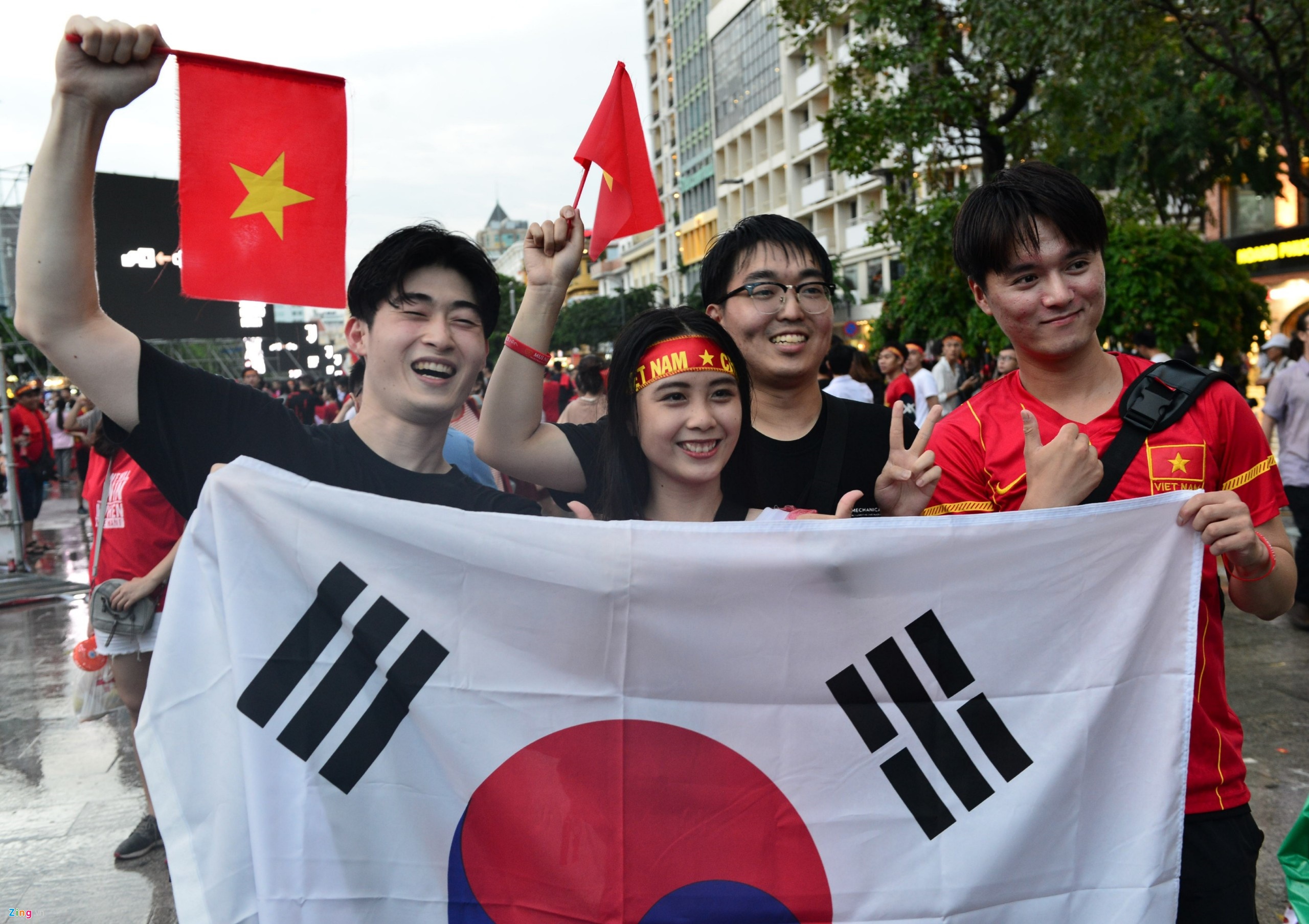 Co dong vien Han Quoc mong tuyen Viet Nam vo dich AFF Cup hinh anh