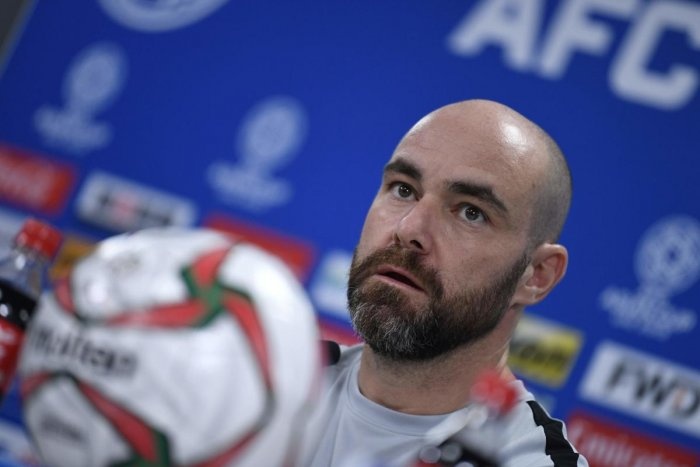 HLV va doi truong Qatar de chung truoc suc manh cua tuyen Nhat Ban hinh anh