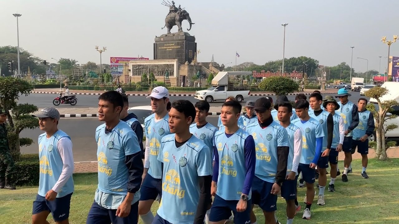 Xuan Truong tap hanh quan cung cac dong doi moi tai Buriram United hinh anh