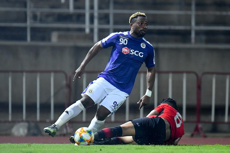 CDV Thai Lan chi trich tham te doi nha sau that bai truoc CLB Ha Noi hinh anh