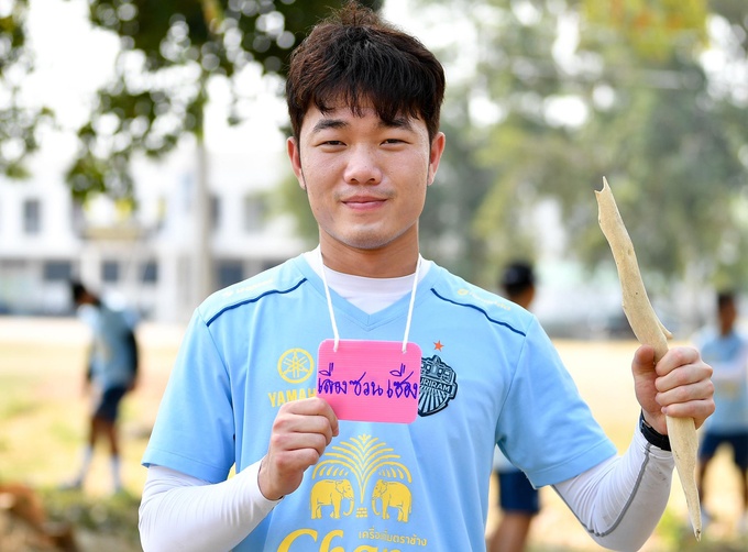 Xuan Truong rang ro tham gia thu thach dau tien tai Buriram United hinh anh