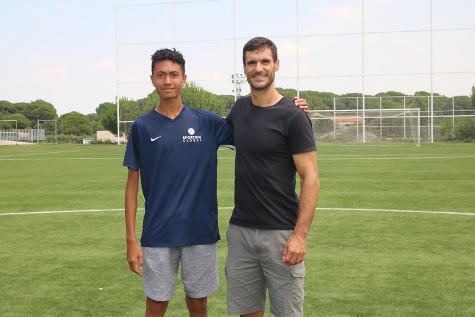 Kenny Chandler - tai nang tre cao 1,88 m muon khoac ao tuyen Viet Nam hinh anh