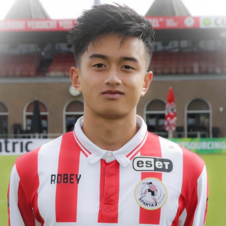 Doi hinh cau thu Viet kieu anh 10