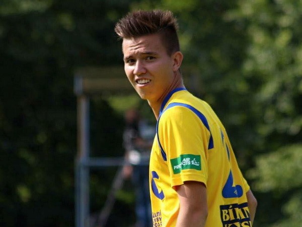 Doi hinh cau thu Viet kieu anh 11