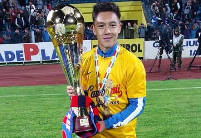 Doi hinh cau thu Viet kieu anh 4