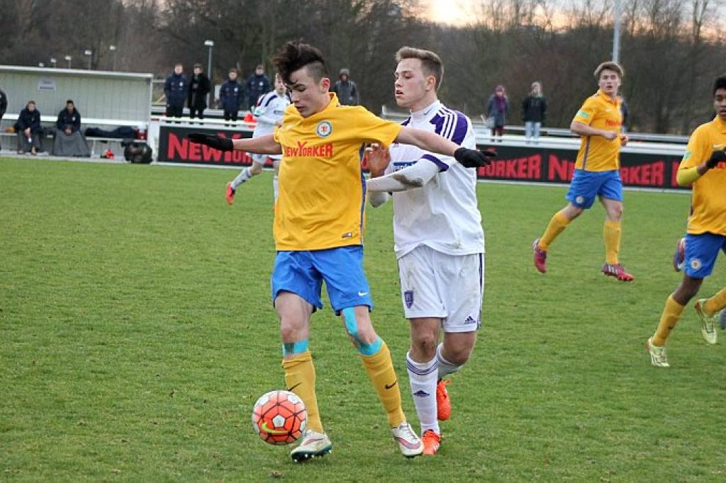 Doi hinh cau thu Viet kieu anh 9