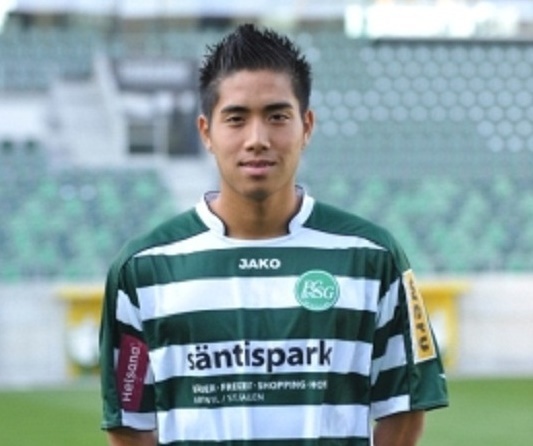 Doi hinh cau thu Viet kieu anh 2