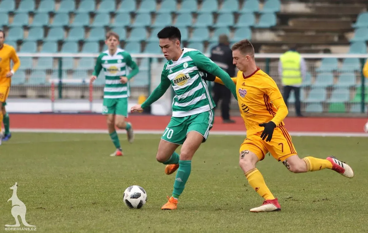 Doi hinh cau thu Viet kieu anh 8