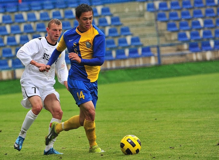 Doi hinh cau thu Viet kieu anh 18