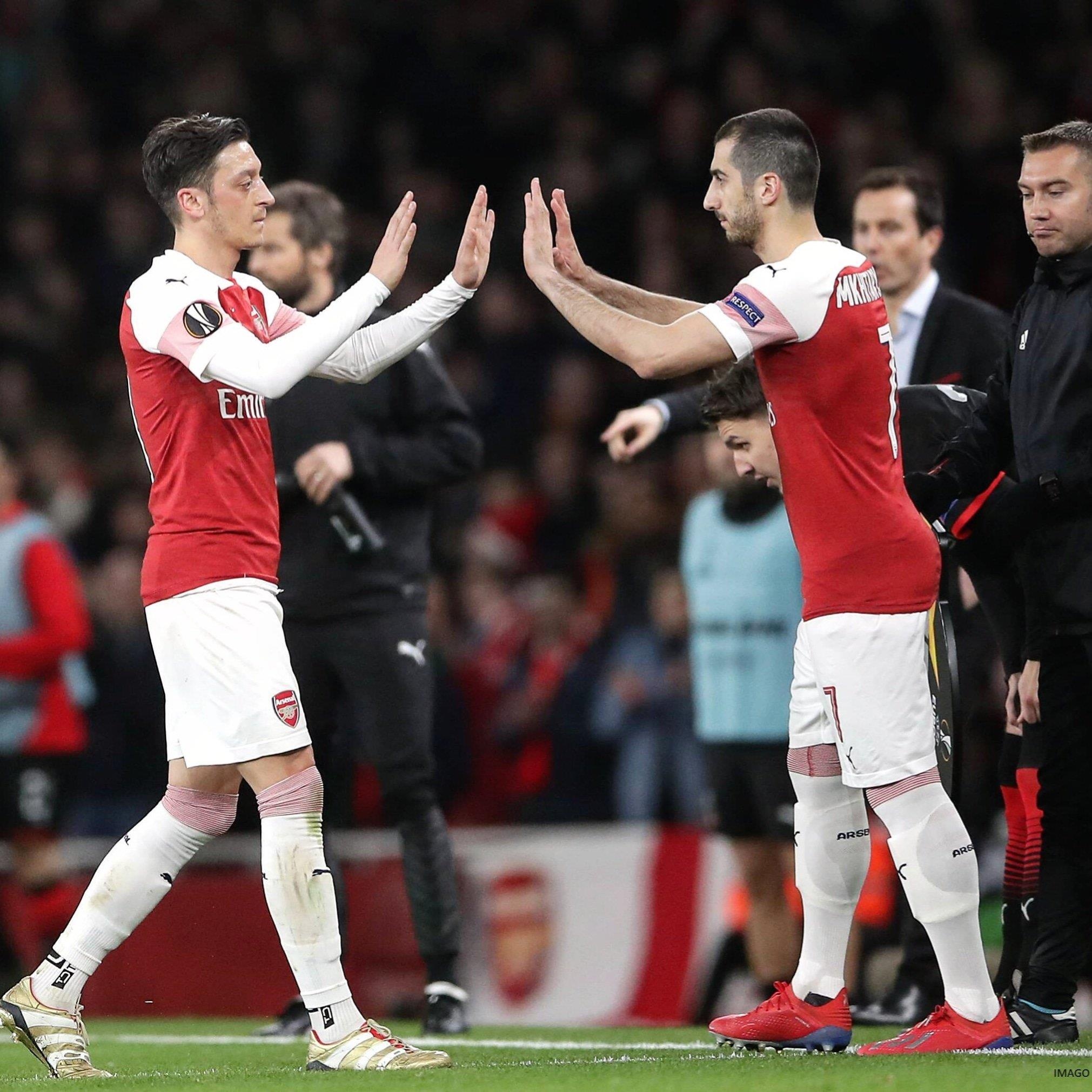 Mesut Oezil xau kim loai bo 4 cau thu anh 1