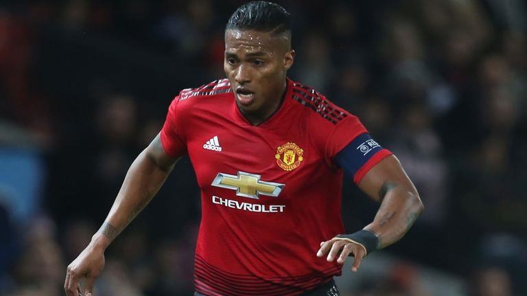 Chia tay Man United, Valencia co the gia nhap Arsenal hinh anh