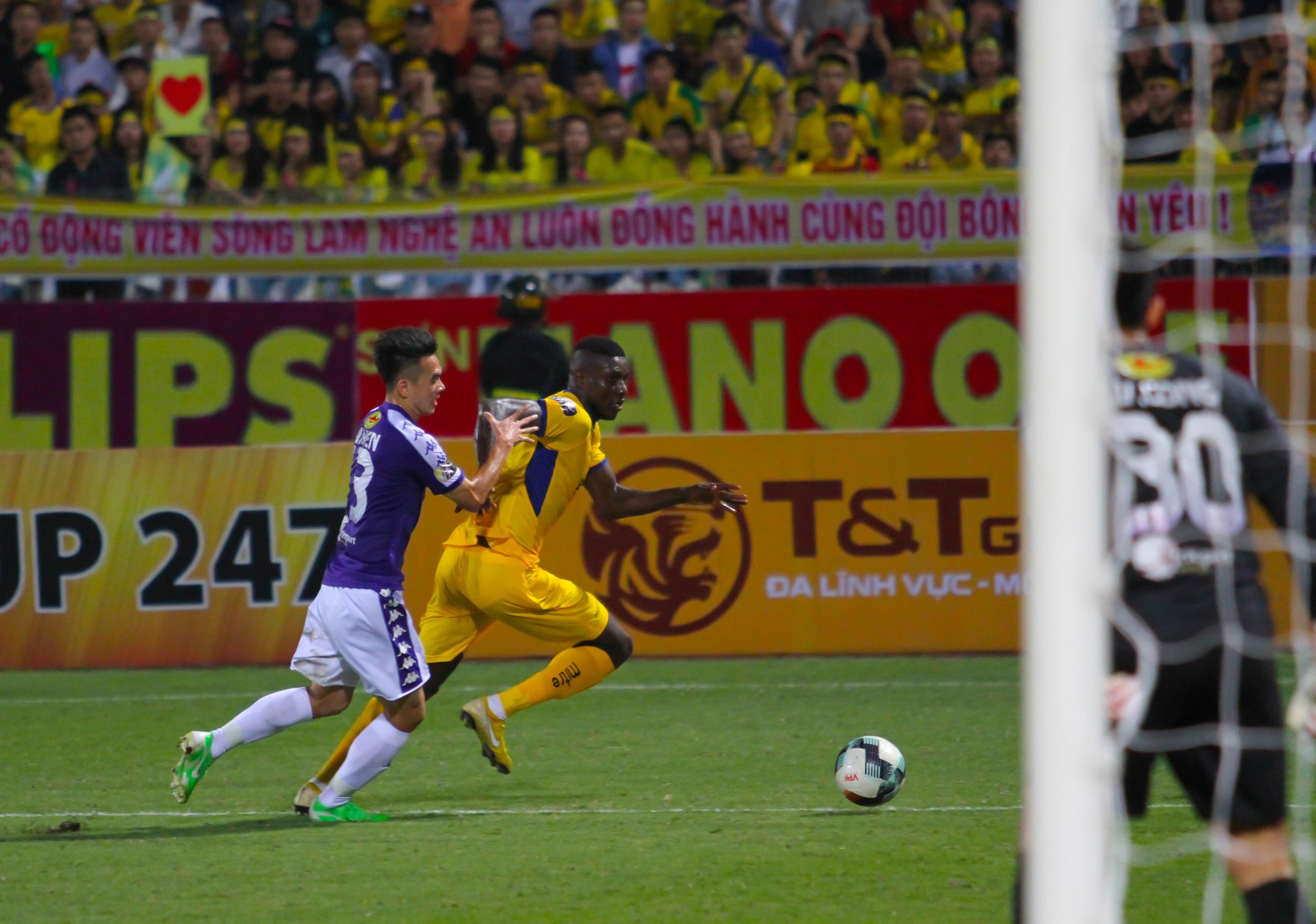 Olaha bat luc truoc hang phong ngu Ha Noi anh 8