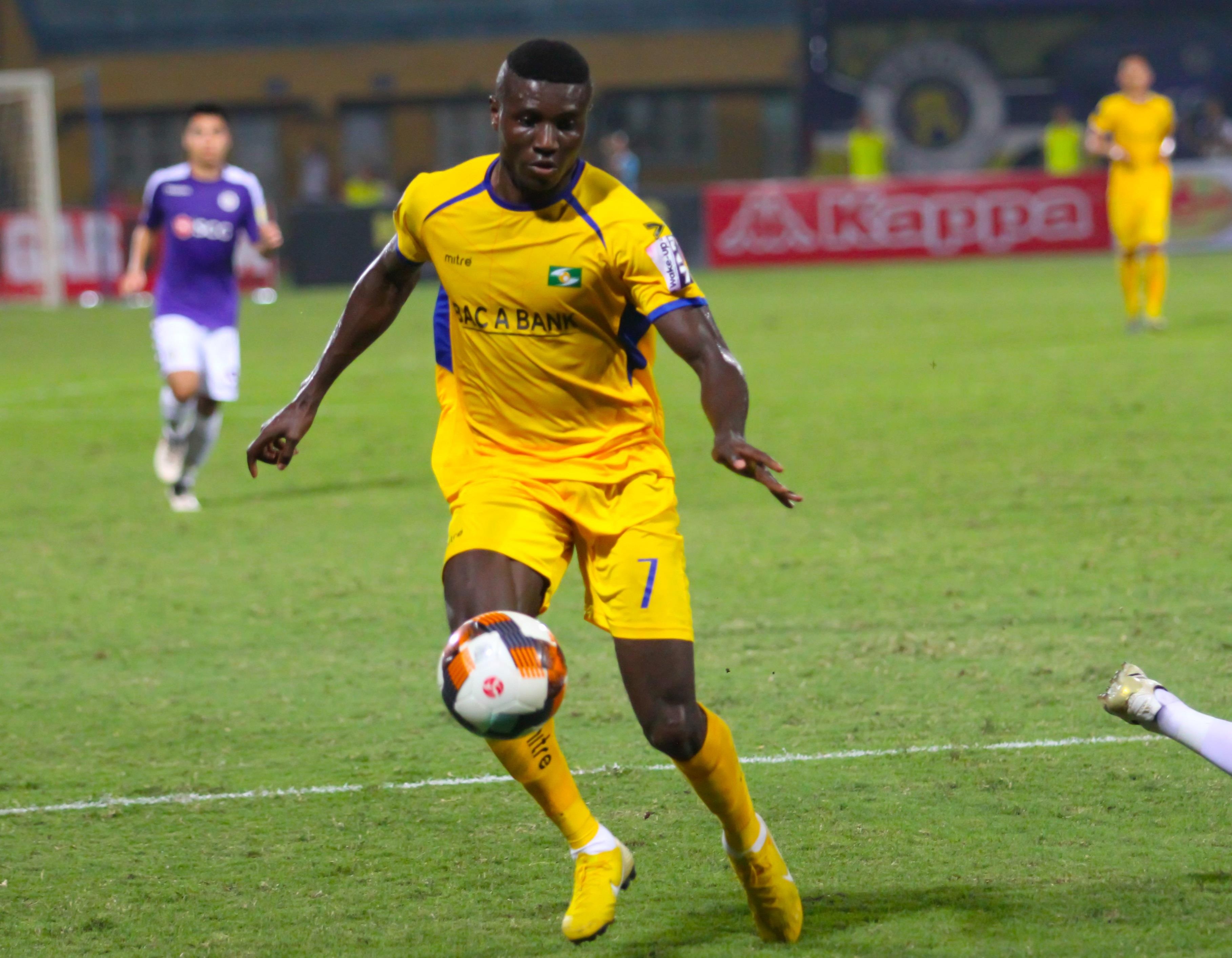 Olaha bat luc truoc hang phong ngu Ha Noi anh 12