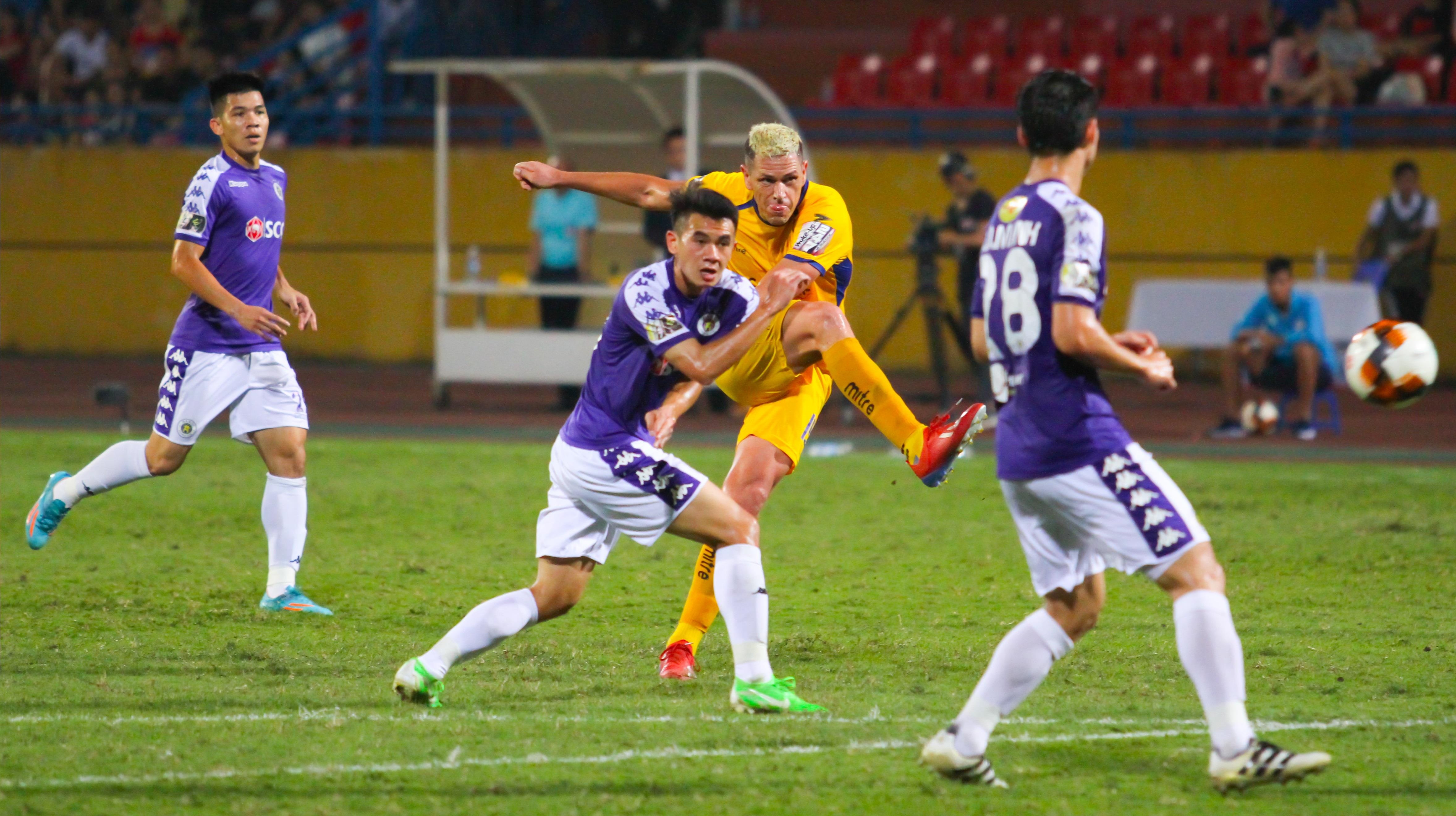 Olaha bat luc truoc hang phong ngu Ha Noi anh 14