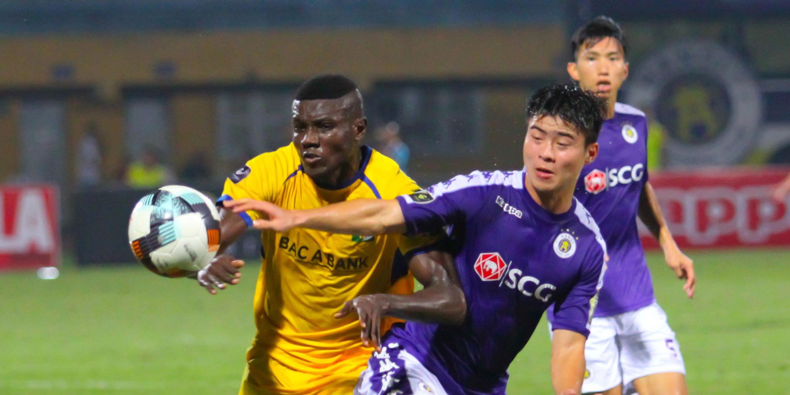 Vang Phan Van Duc, Olaha bat luc trong vong vay cua hau ve CLB Ha Noi hinh anh