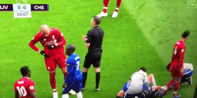 Tien ve Liverpool gay phan no voi tinh huong xi mui ve phia doi thu hinh anh