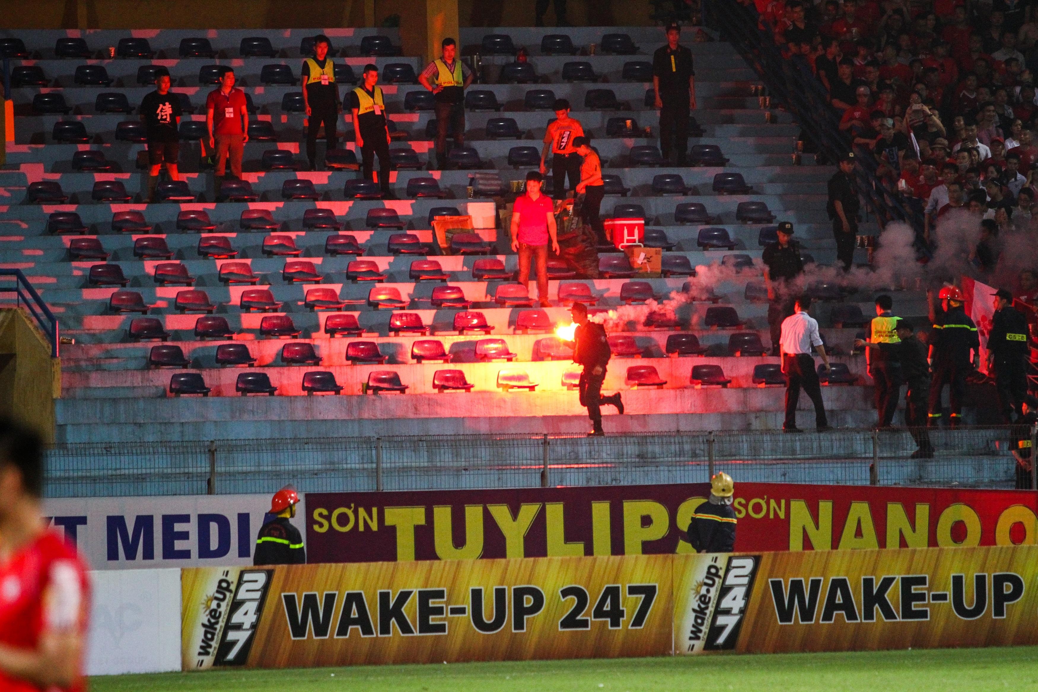 Cau thu Hai Phong suyt dinh phao sang tu CDV nha anh 8