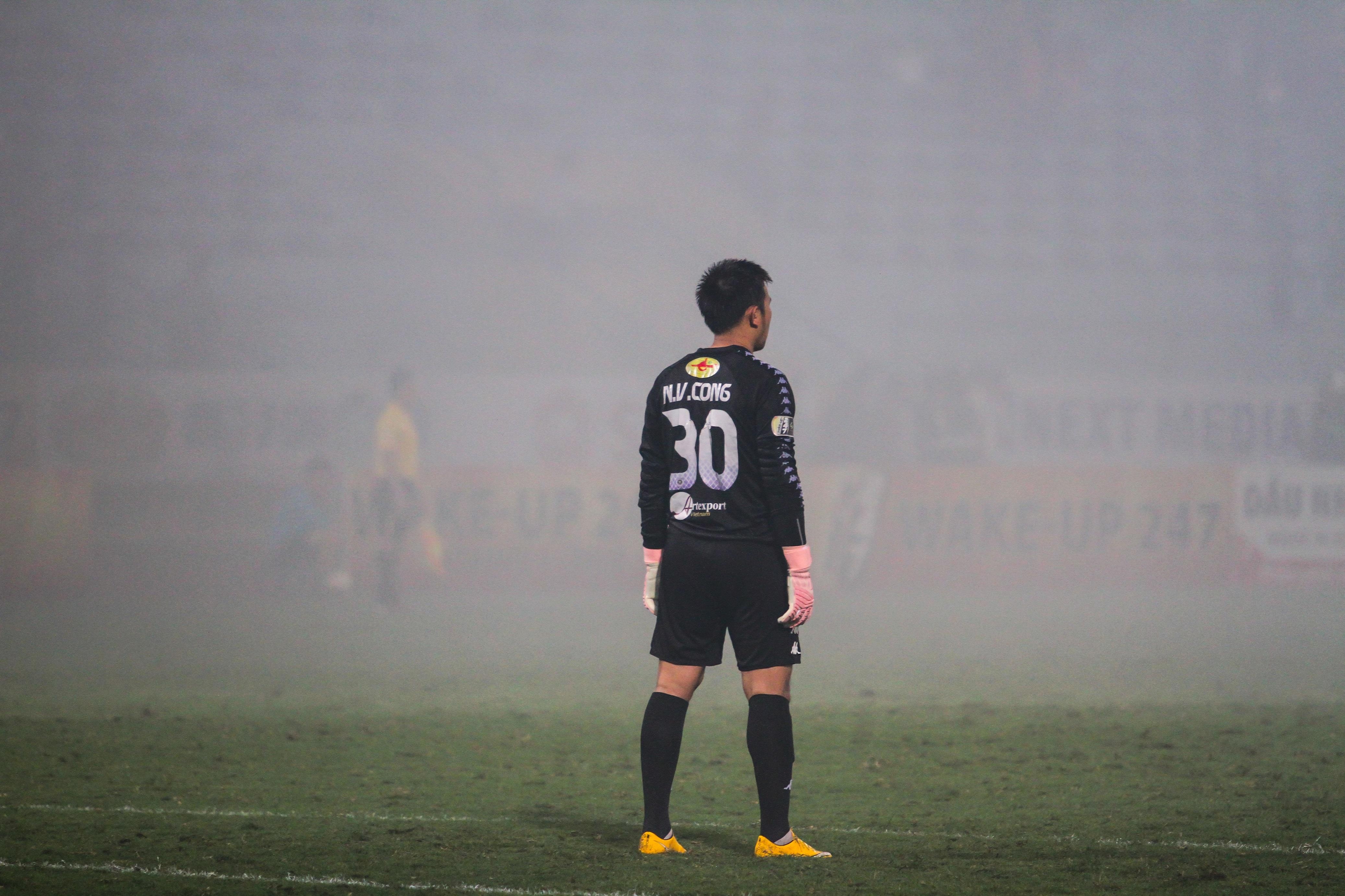 Cau thu Hai Phong suyt dinh phao sang tu CDV nha anh 9