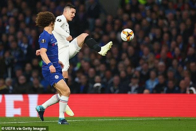 David Luiz cứu thua trên vạch vôi ảnh 2 David Luiz cuu thua tren vach voi anh 2