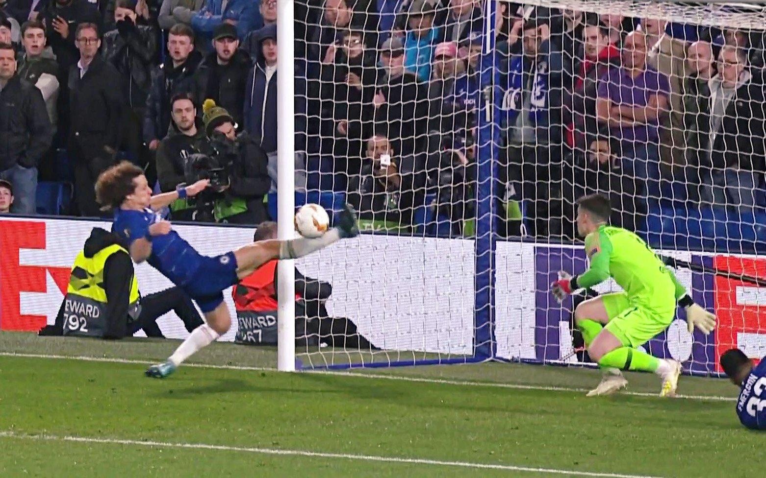 David Luiz cứu thua trên vạch vôi ảnh 1 David Luiz cuu thua tren vach voi anh 1