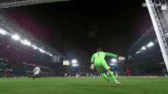 David Luiz giup Chelsea vao chung ket voi pha cuu thua tren vach voi hinh anh