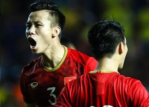 Que Ngoc Hai tho phao khi khong phai thi dau duoi troi nang hinh anh