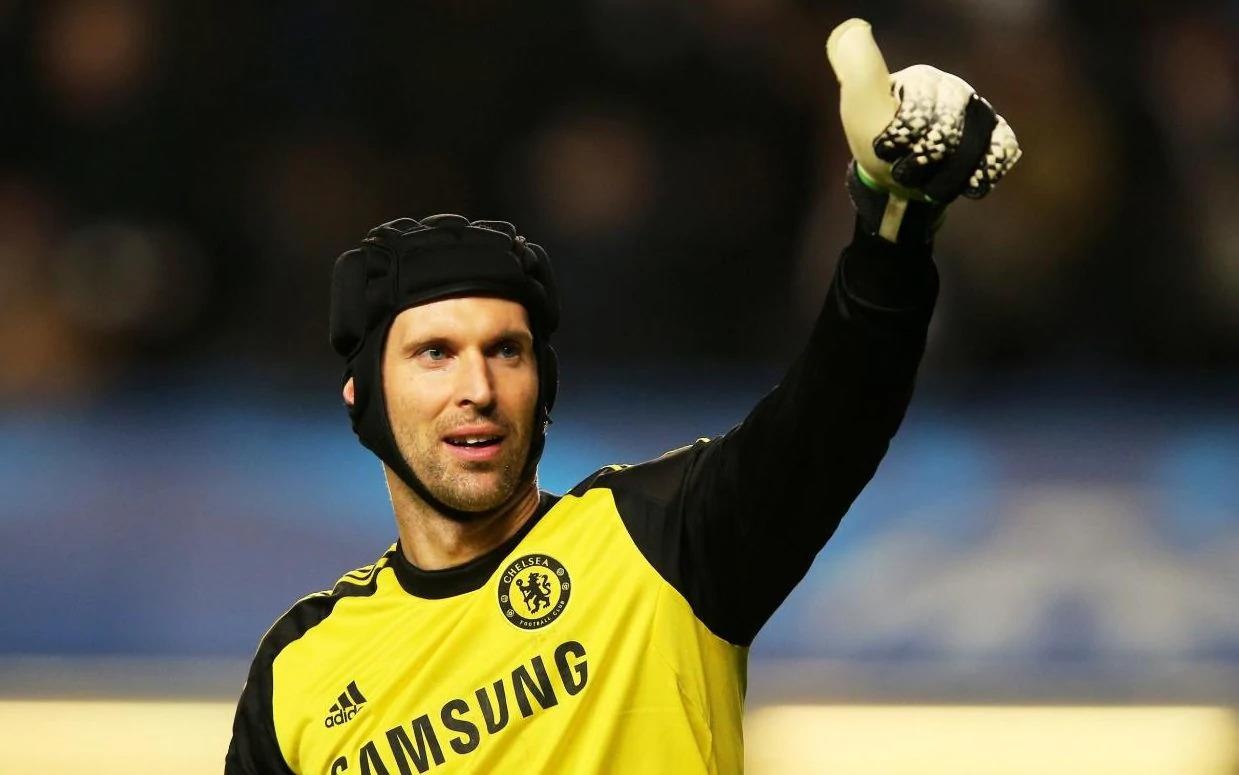 Petr Cech tro lai, san sang tiep quan ghe nong tai Chelsea hinh anh