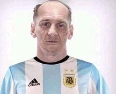 Hi hoa Messi 60 tuoi van cho doi danh hieu dau tien cung Argentina hinh anh