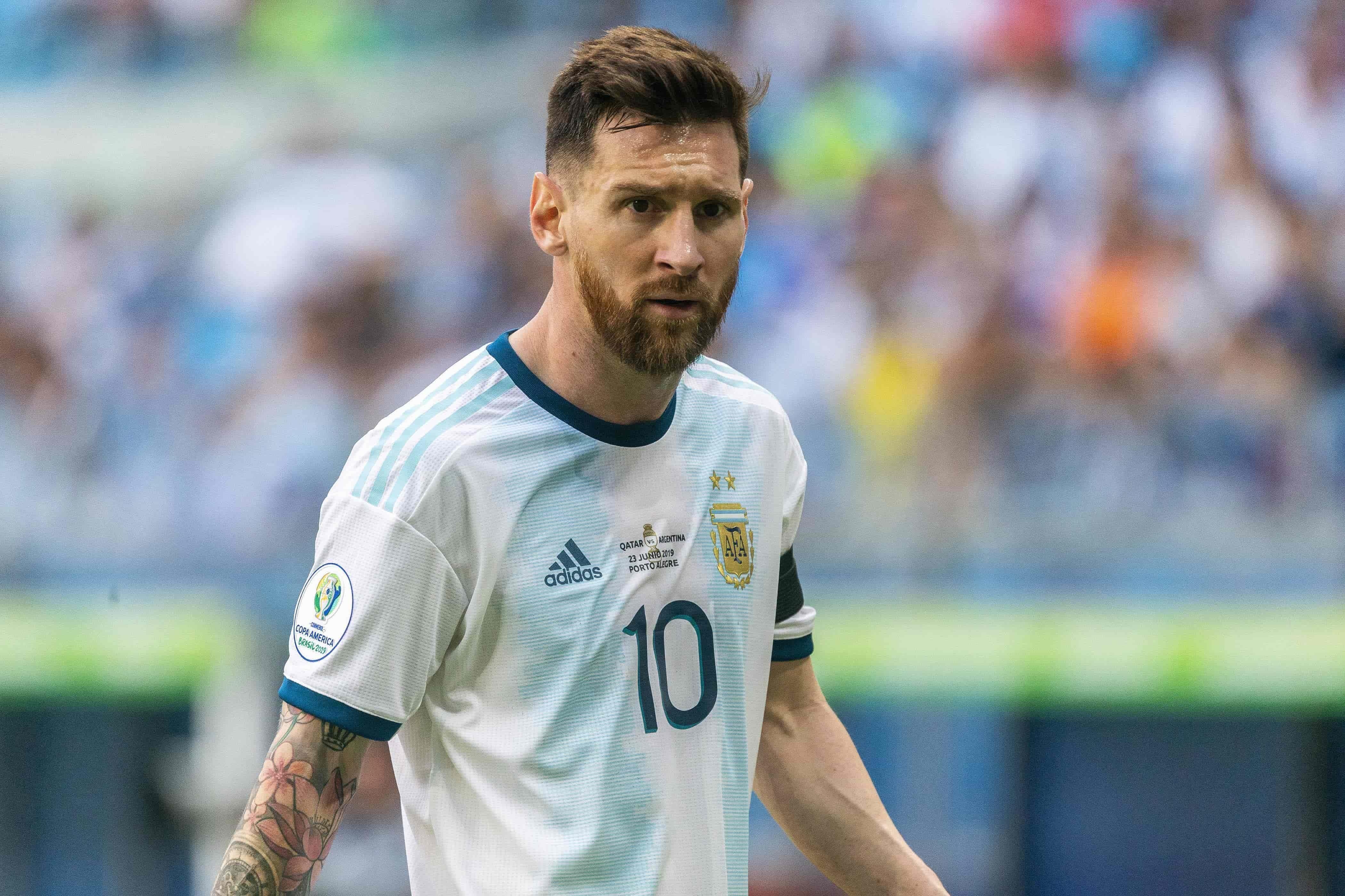 Messi co the phai nhan an phat treo gio 2 nam vi va mieng hinh anh