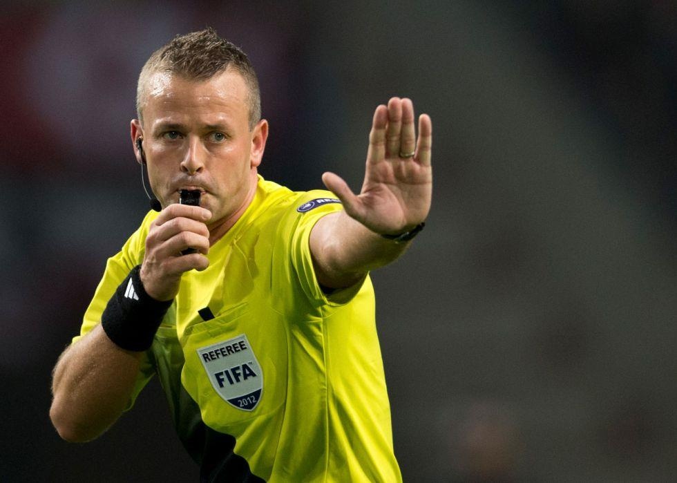 Bi mat coi, trong tai phai dieu khien tran dau bang ken harmonica hinh anh