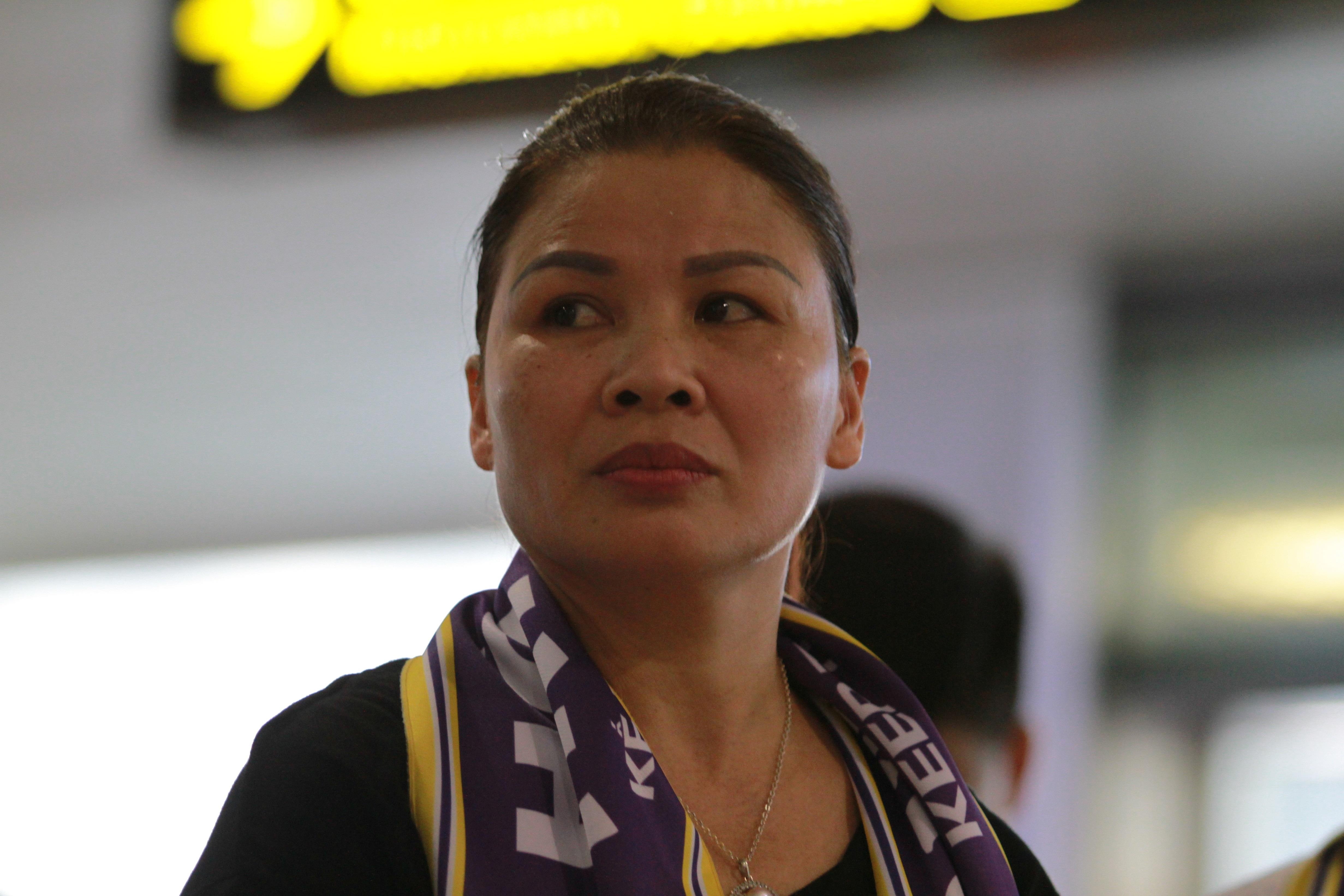 Bo me Quang Hai buon ba khi khong duoc gap con trai hinh anh