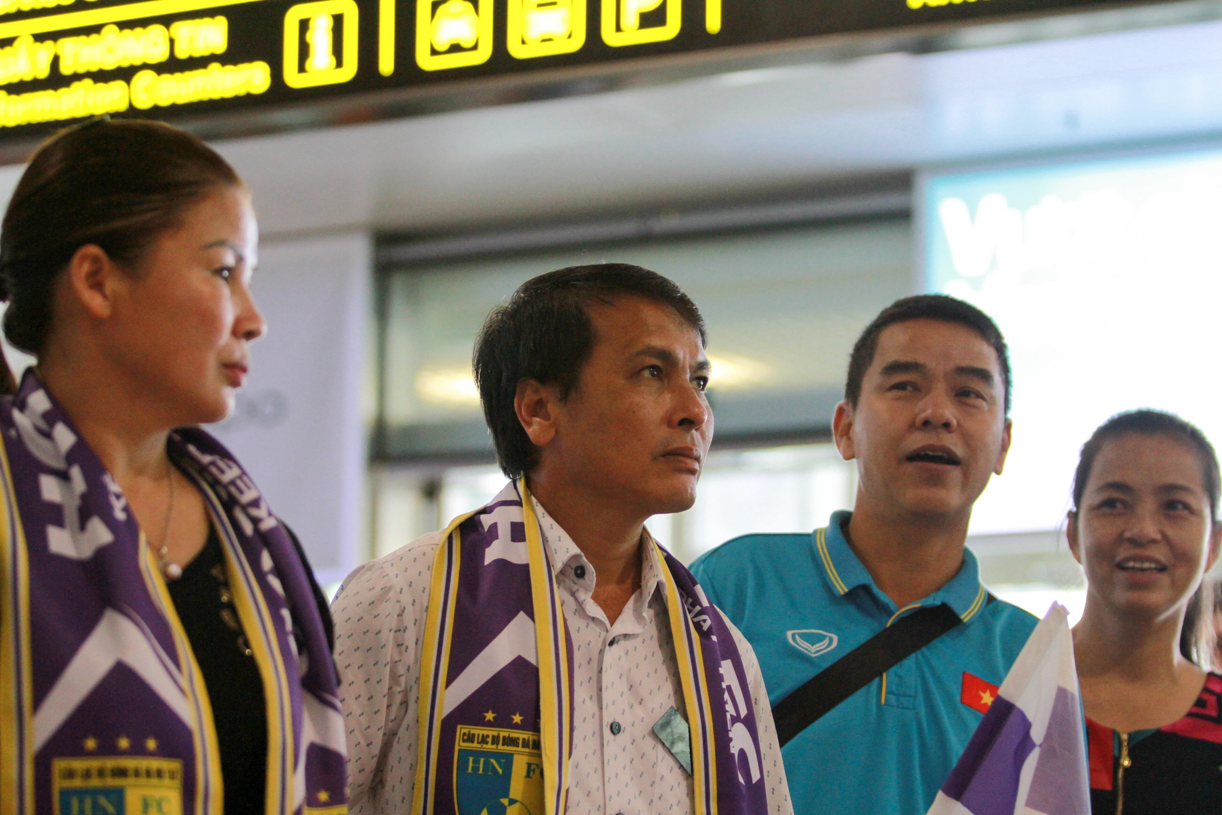 Cam xuc trai nguoc cua nha Quang Hai va Duy Manh khi CLB Ha Noi tro ve hinh anh