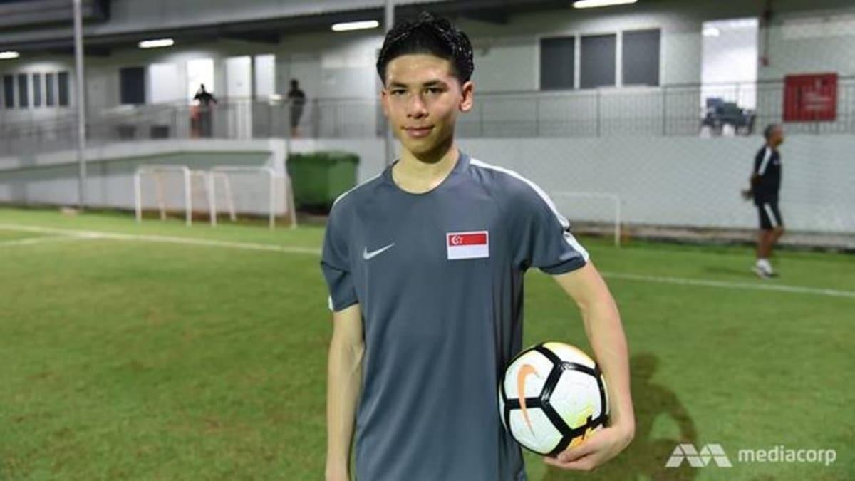 Sao tre Singapore bat ngo de co Thai Lan tren trang ca nhan hinh anh