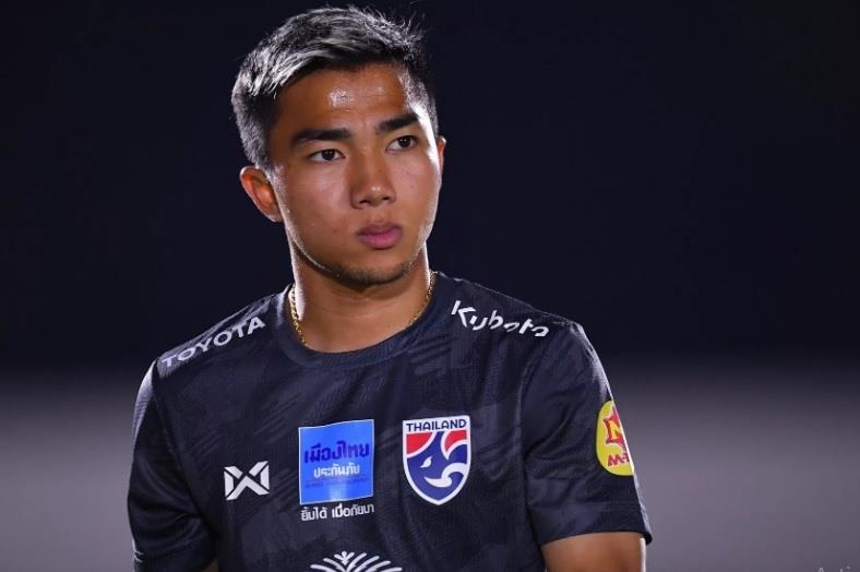 Chanathip thich thi dau duoi suc ep cua CDV Indonesia hinh anh