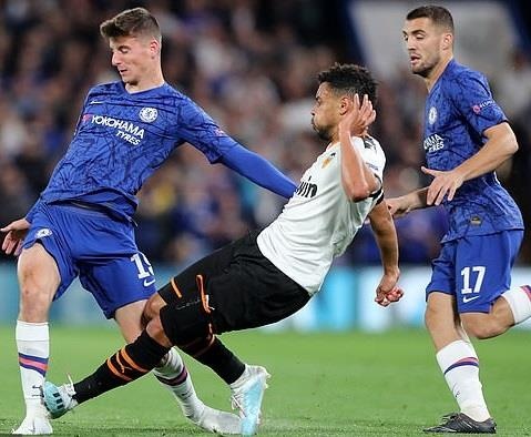 CDV Chelsea len an pha vao bong ac y cua cuu cau thu Arsenal hinh anh