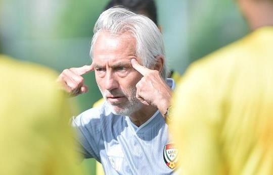 Bong da UAE tiep tuc luc duc noi bo truoc tran gap Viet Nam hinh anh