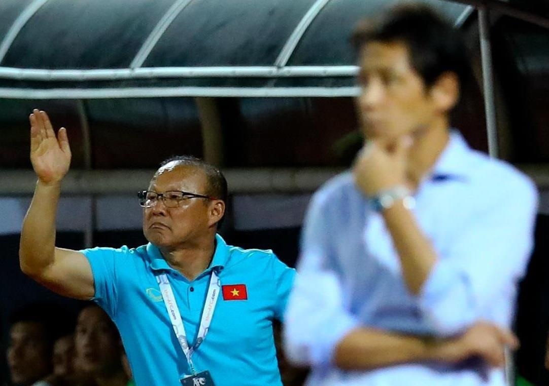 Bao Han: 'Nishino muon thang HLV Park de lay uy voi CDV Thai Lan' hinh anh