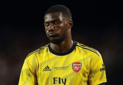 CDV bat binh voi hanh dong nghiep du cua sao tre Arsenal hinh anh