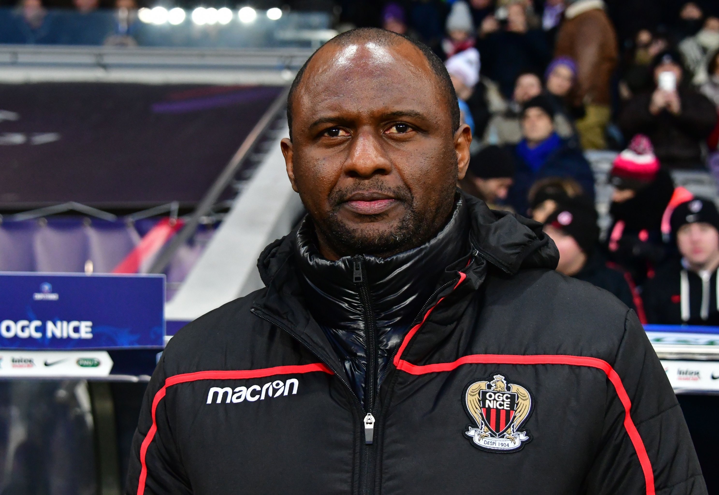 Ung vien thay the HLV Emery anh 5