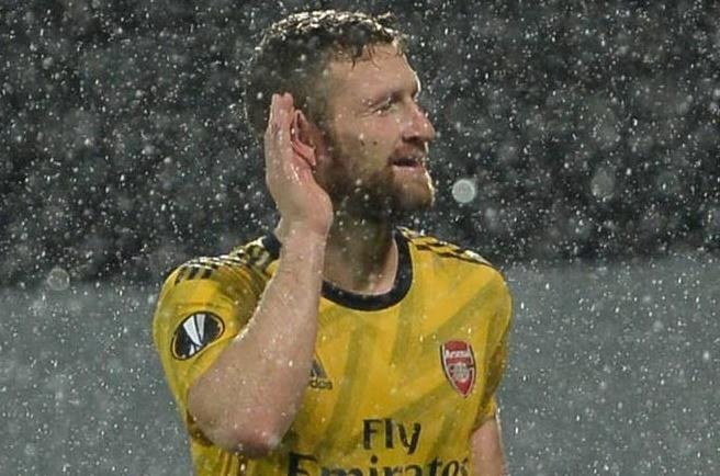 Arsenal thoat thua truoc doi bet bang tai Europa League hinh anh