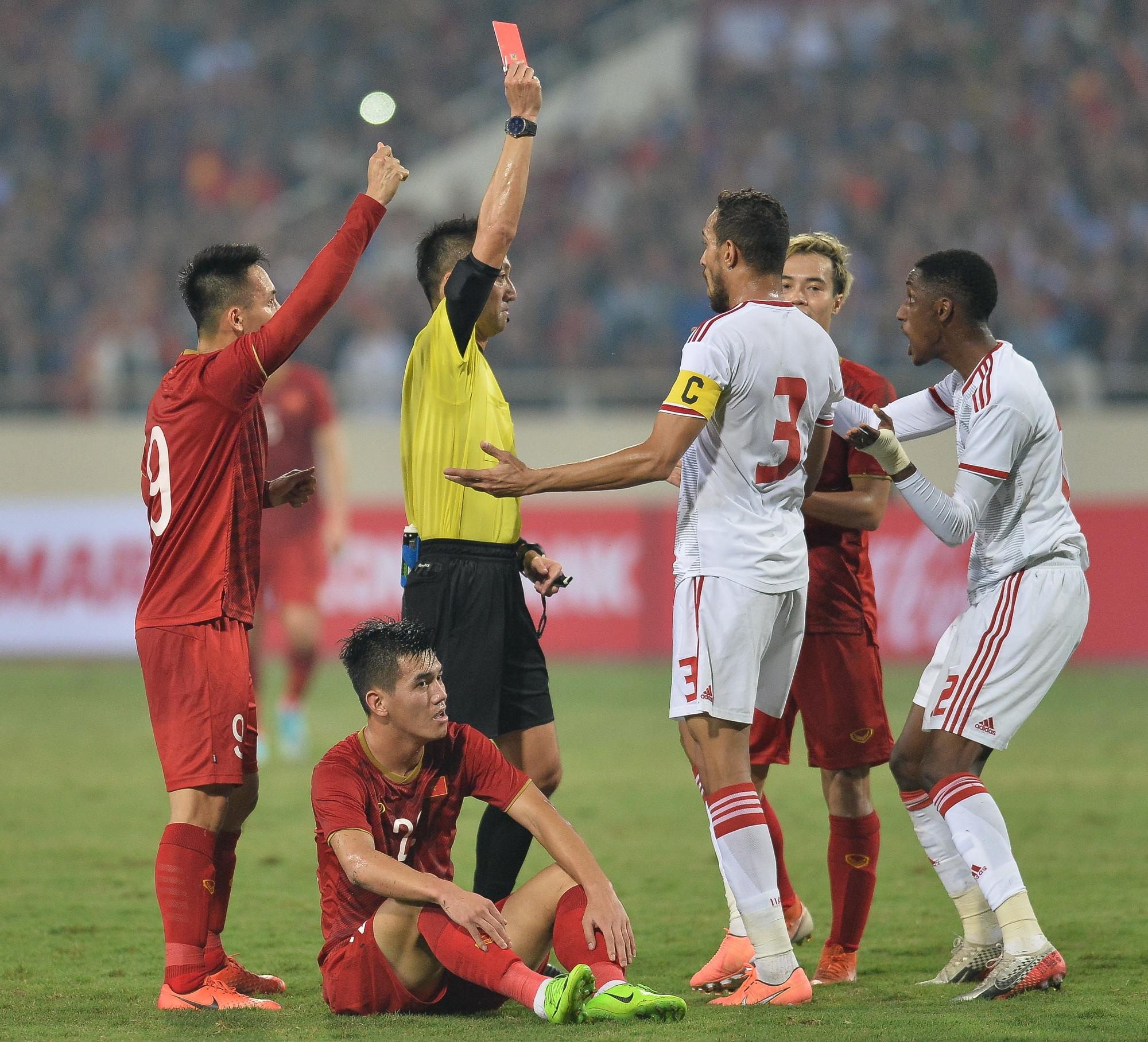 Trọng tài ảnh 1 Trong tai anh 1