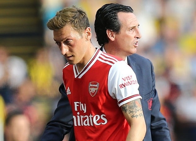 HLV Emery: 'Oezil khong phu hop voi chien thuat cua toi' hinh anh