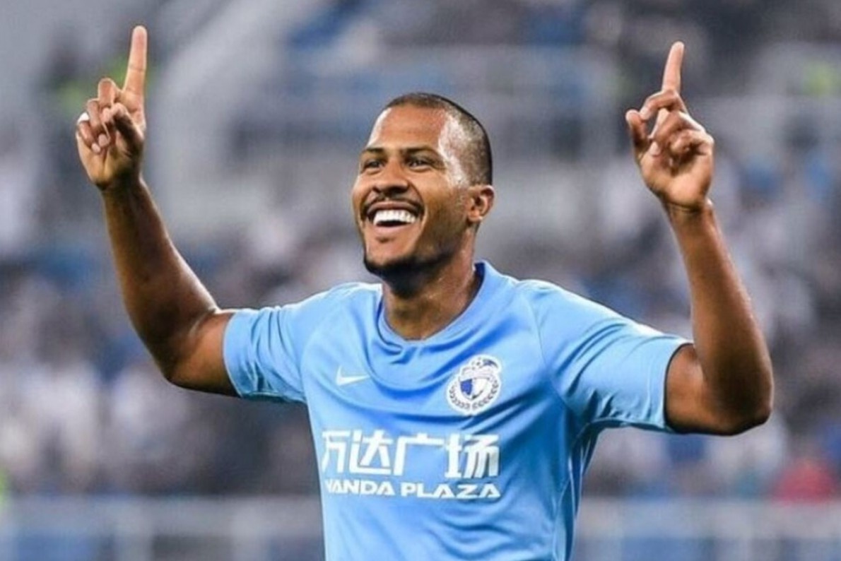 Sao giai bong da Trung Quoc muon toi MU vi virus corona hinh anh