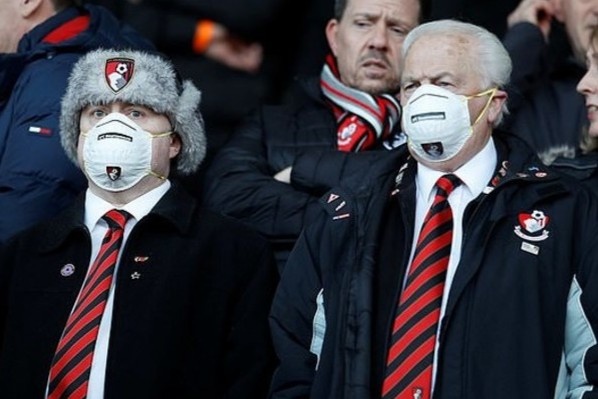 Nhieu CDV deo khau trang khi toi san theo doi Ngoai hang Anh hinh anh