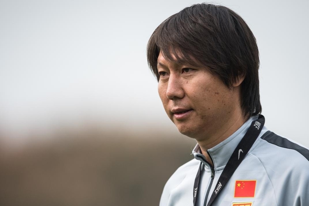 HLV tuyen Trung Quoc quyen gop tien giup nguoi dan Vu Han hinh anh